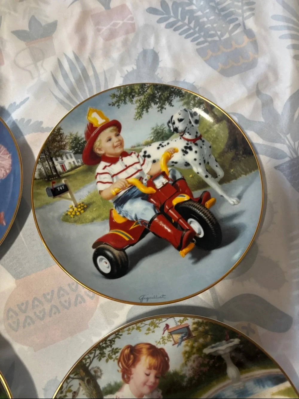 Vintage-Style Children Illustration Decorative Wall Plate - Multi-Color